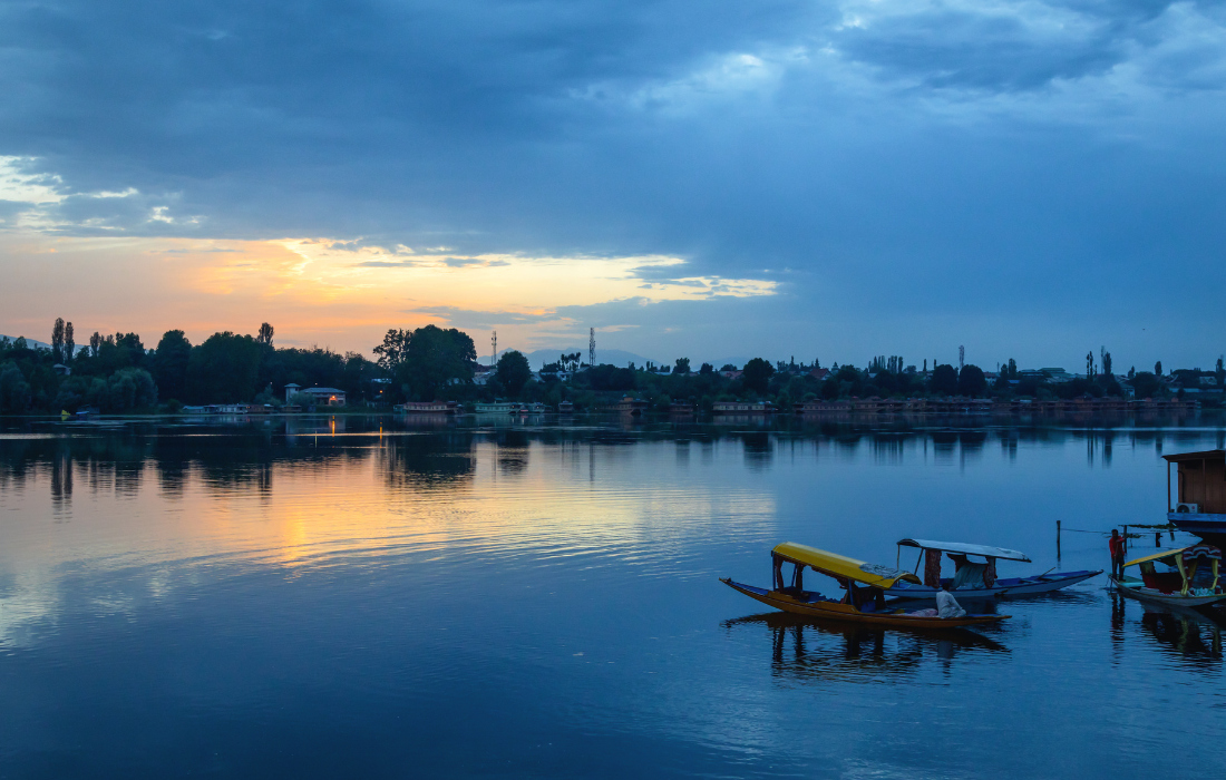 Shikara Ride in Dal lake (At your own cost )